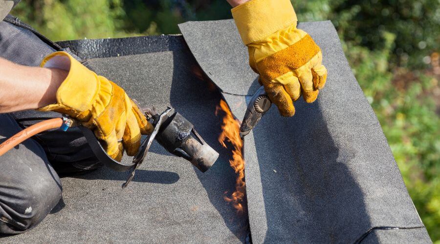 Professional gutter cleaning in Shannon, MS